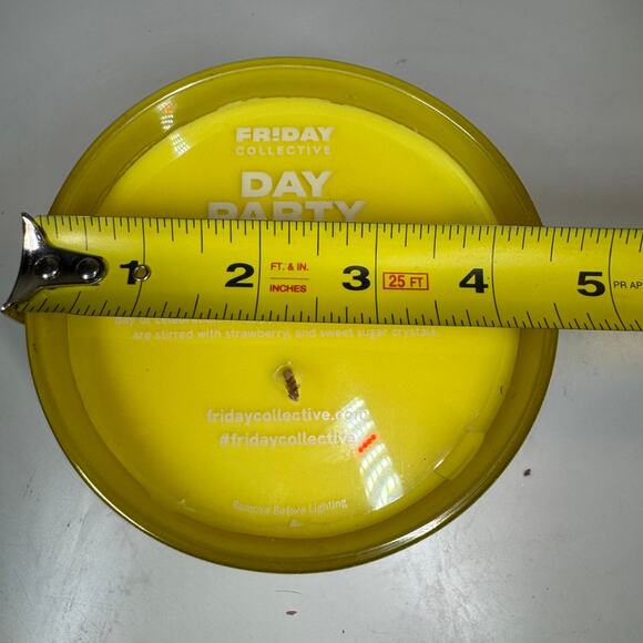 Yankee Candle Friday Collective Three-Wick Candle - Day Party - Picture 4 of 5